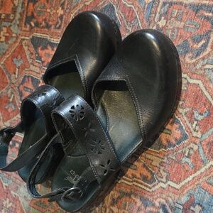 Dansko Trista Slingback Black Leather Cutout Floral Mary Jane Clogs Size 38